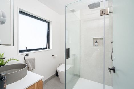 Photo of property in 39 Bowes Crescent, Strathmore Park, Wellington, 6022