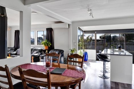 Photo of property in 6 Kamahi Avenue, Hawera, 4610