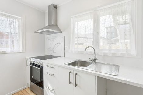 Photo of property in 16 Serjeant Street, Henderson, Auckland, 0612