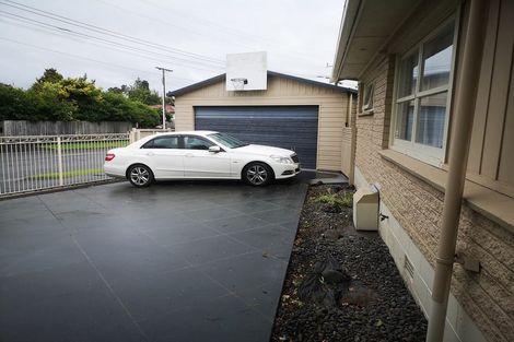 Photo of property in 2 Carrington Avenue, Hillcrest, Hamilton, 3216