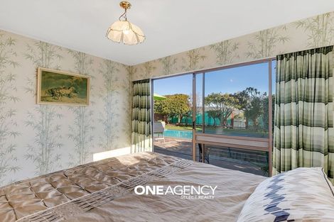 Photo of property in 85 Gloaming Hill, Titahi Bay, Porirua, 5022