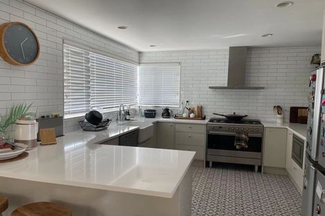 Photo of property in 2/31 Eversleigh Road, Belmont, Auckland, 0622