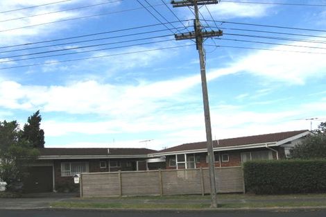 Photo of property in 2/957b Beach Road, Torbay, Auckland, 0630