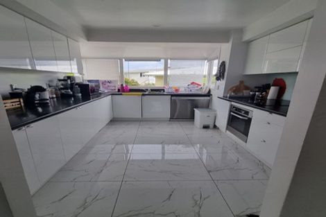 Photo of property in 165 Carlisle Road, Northcross, Auckland, 0632
