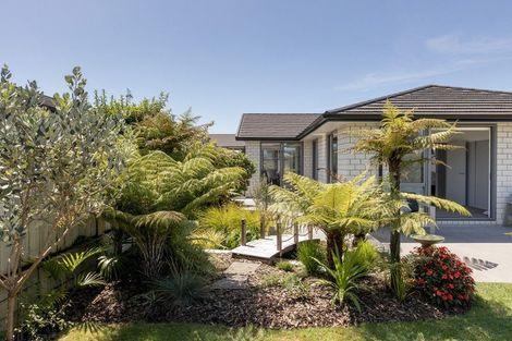 Photo of property in Waterview Estate, 11/4 Greystone Place, Omokoroa, 3114