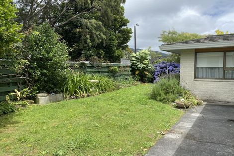 Photo of property in 28a Rewarewa Crescent, Waikanae, 5036