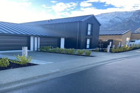 Photo of property in 2 Chapman Way, Jacks Point, 9371