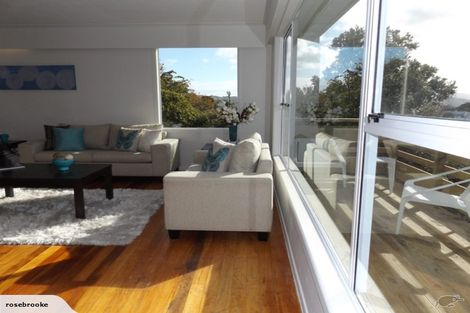 Photo of property in 6 Link Road, Newlands, Wellington, 6037