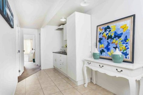 Photo of property in 4 Staveley Avenue, Mount Roskill, Auckland, 1041