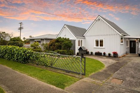 Photo of property in 74 Ferry Parade, Herald Island, Auckland, 0618