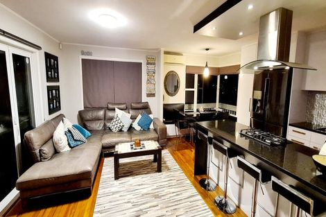 Photo of property in 2/100 Manuka Road, Bayview, Auckland, 0629