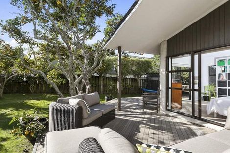 Photo of property in 1/1 Long Street, Torbay, Auckland, 0630