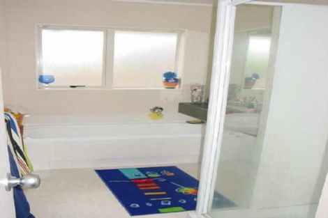 Photo of property in 124 Charles Prevost Drive, The Gardens, Auckland, 2105