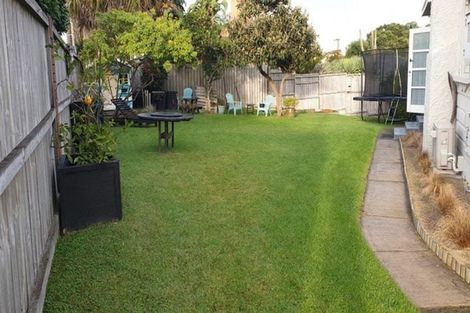 Photo of property in 2 Craig Road, Milford, Auckland, 0620