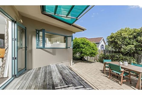 Photo of property in 127a Browns Bay Road, Browns Bay, Auckland, 0630