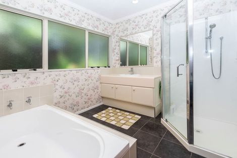 Photo of property in 2/130 Sandspit Road, Shelly Park, Auckland, 2014