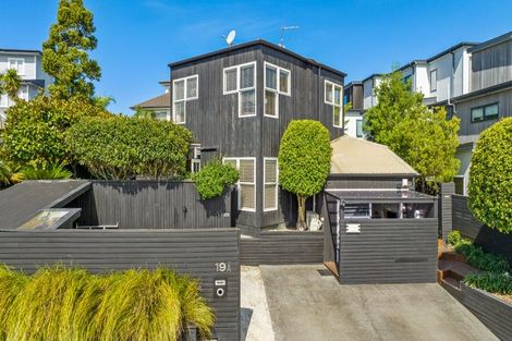 Photo of property in 1/19 Heathcote Road, Castor Bay, Auckland, 0620