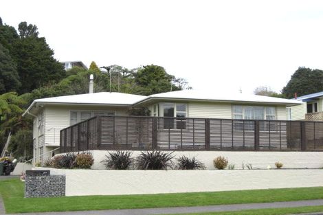 Photo of property in 25 Awanui Street, Merrilands, New Plymouth, 4312