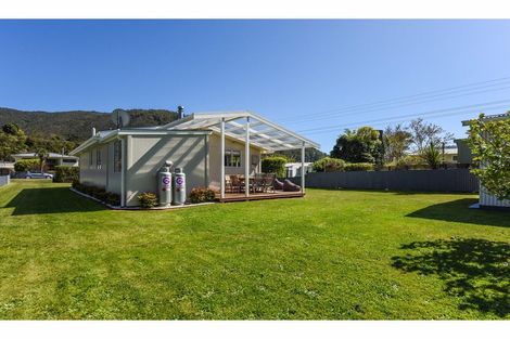 Photo of property in 20 Renata Road, Okiwi Bay, 7193