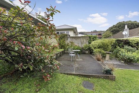 Photo of property in 23 Aplin Terrace, Ngaio, Wellington, 6035