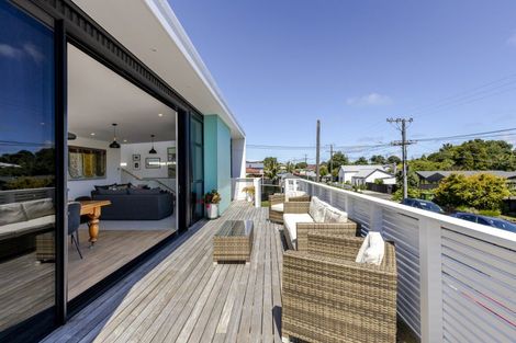 Photo of property in 9 Mount Edgecumbe Street, New Plymouth, 4310