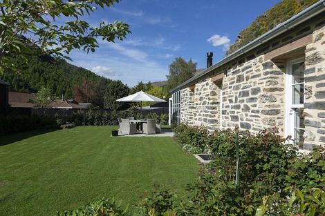 Photo of property in 32 Flynn Lane, Arrowtown, 9302