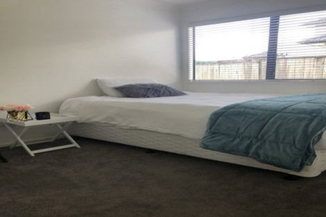 Photo of property in 79 Mt Lebanon Crescent, The Gardens, Auckland, 2105