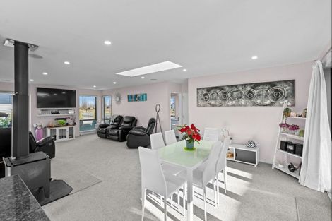 Photo of property in 27 Faringdon Boulevard, Rolleston, 7615