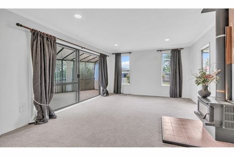 Photo of property in 66 Oakley Crescent, Hornby, Christchurch, 8042