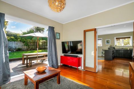 Photo of property in 76b Walmer Road, Point Chevalier, Auckland, 1022