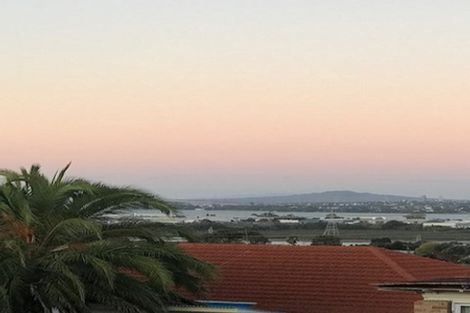 Photo of property in 30a Te Atatu Road, Te Atatu South, Auckland, 0610