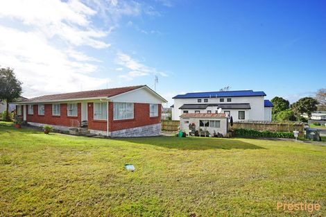 Photo of property in 1/32 Weldene Avenue, Glenfield, Auckland, 0629