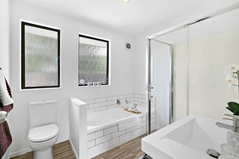 Photo of property in 9 Elizabeth Drive, West Harbour, Auckland, 0618