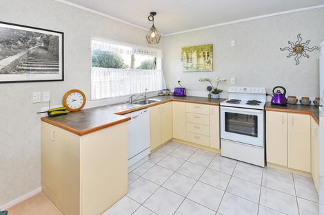 Photo of property in 2/7 Zurich Place, Weymouth, Auckland, 2103