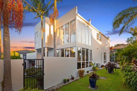 Photo of property in 6 Javelin Place, West Harbour, Auckland, 0618