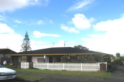 Photo of property in 12 Faith Bullock Place, New Lynn, Auckland, 0600