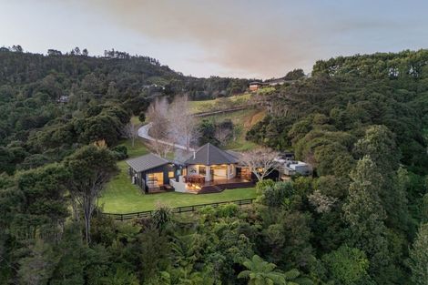 Photo of property in 16 Tarapatiki Drive, Whitianga, 3510