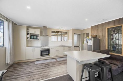 Photo of property in 84 Kahikatea Drive, Melville, Hamilton, 3206