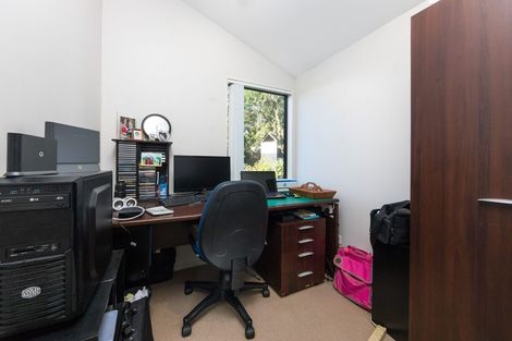 Photo of property in 2/12 Herons Way, Northcote, Auckland, 0627