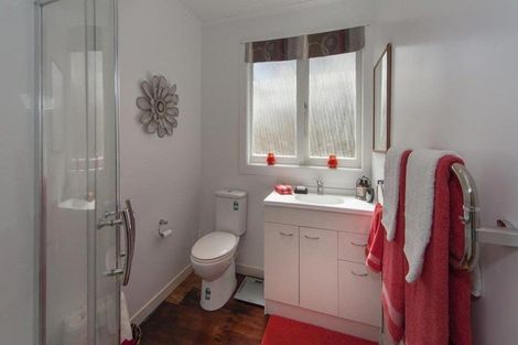 Photo of property in 50 Hobsonville Road, West Harbour, Auckland, 0618