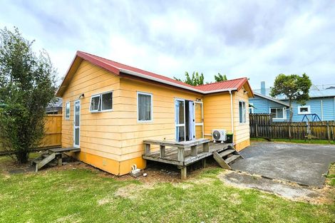 Photo of property in 2 Vine Street, Mangere East, Auckland, 2024