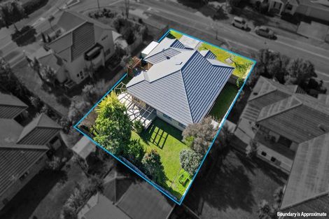 Photo of property in 18 Brittany Drive, Henderson, Auckland, 0612