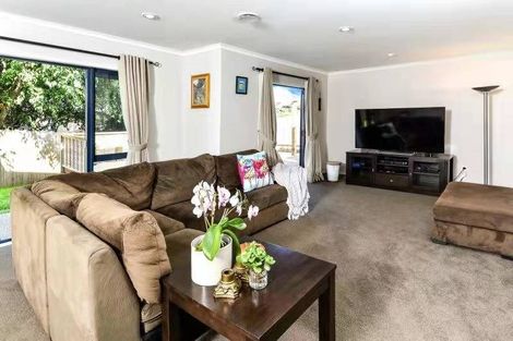 Photo of property in 14 Sonoma Crescent, Oteha, Auckland, 0632