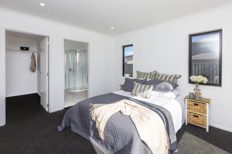 Photo of property in 10 Buddle Road, Wallaceville, Upper Hutt, 5018