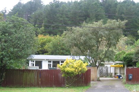 Photo of property in 5 Elmslie Road, Pinehaven, Upper Hutt, 5019