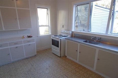 Photo of property in 27 Bulteel Street, New Plymouth, 4310