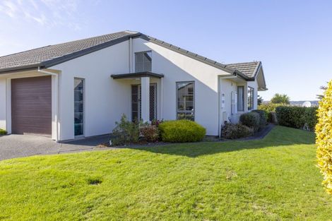 Photo of property in 44 Lakeridge Close, Rangatira Park, Taupo, 3330