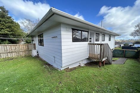 Photo of property in 1/2 Hueglow Rise, West Harbour, Auckland, 0618