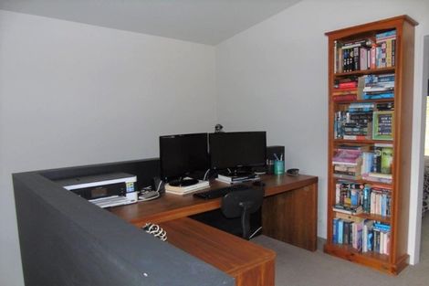 Photo of property in 7 Rarangi Way, Owhiro Bay, Wellington, 6023