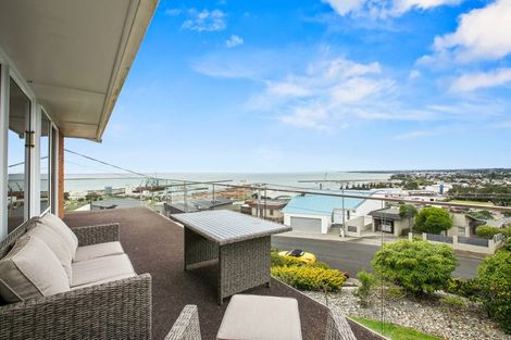 Photo of property in 11 Findlay Street, Moturoa, New Plymouth, 4310